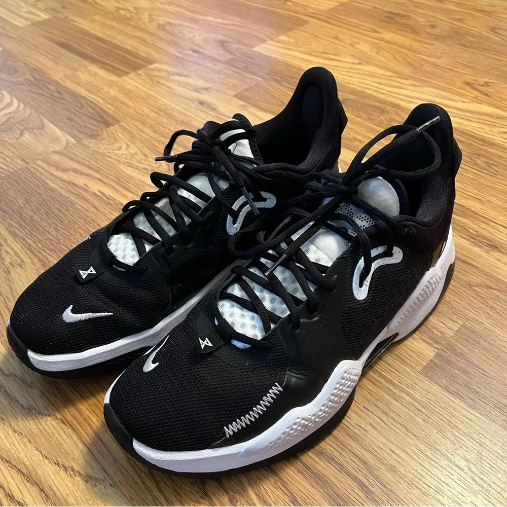 Nike Black and White Casual basketball Sneakers